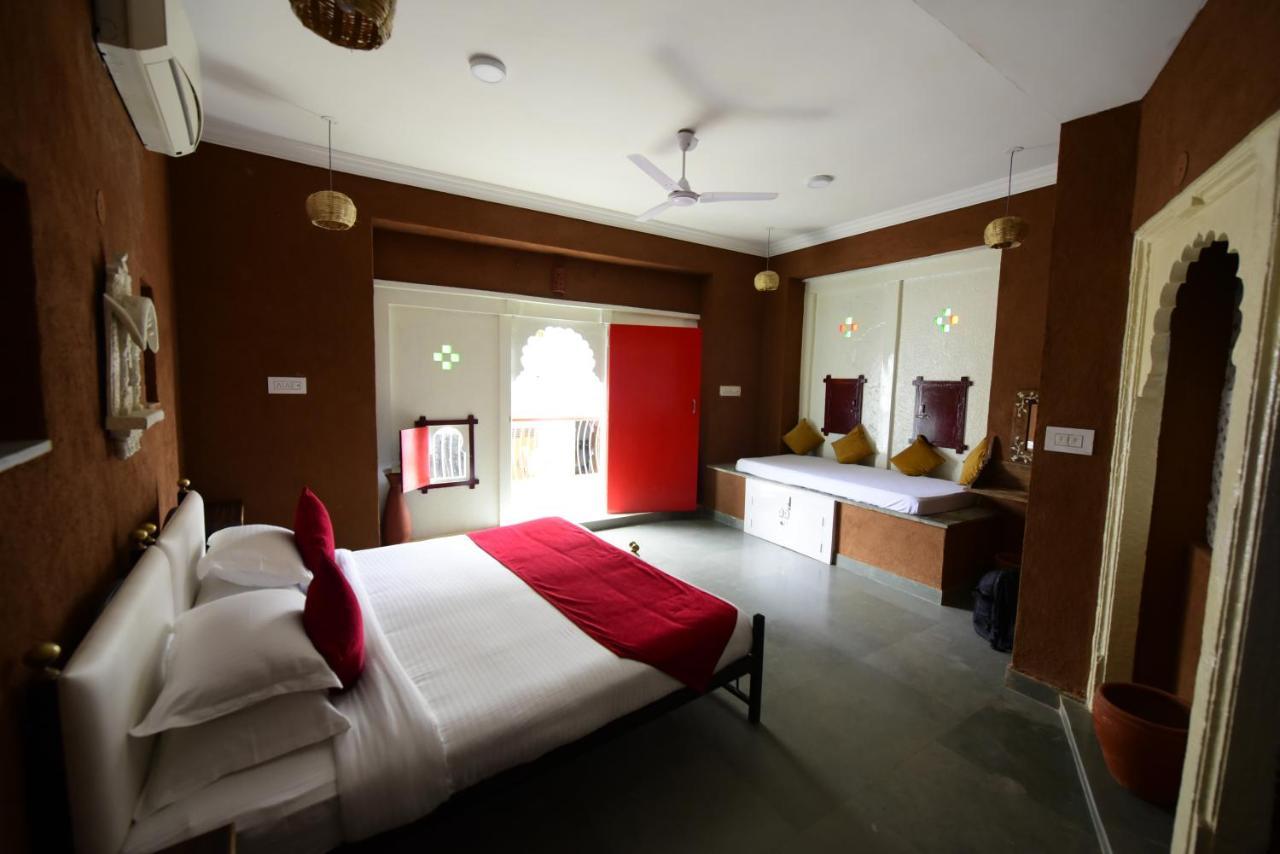 Hotel Udai Niwas By The Lake Udaipur Extérieur photo