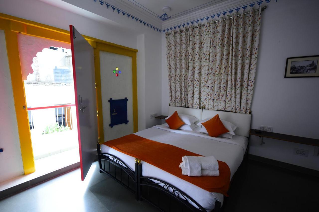 Hotel Udai Niwas By The Lake Udaipur Extérieur photo