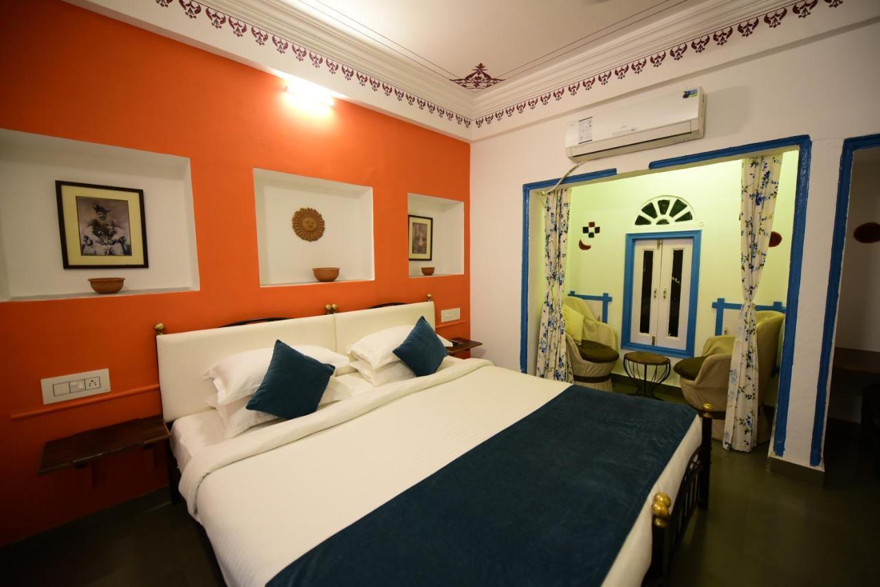 Hotel Udai Niwas By The Lake Udaipur Extérieur photo