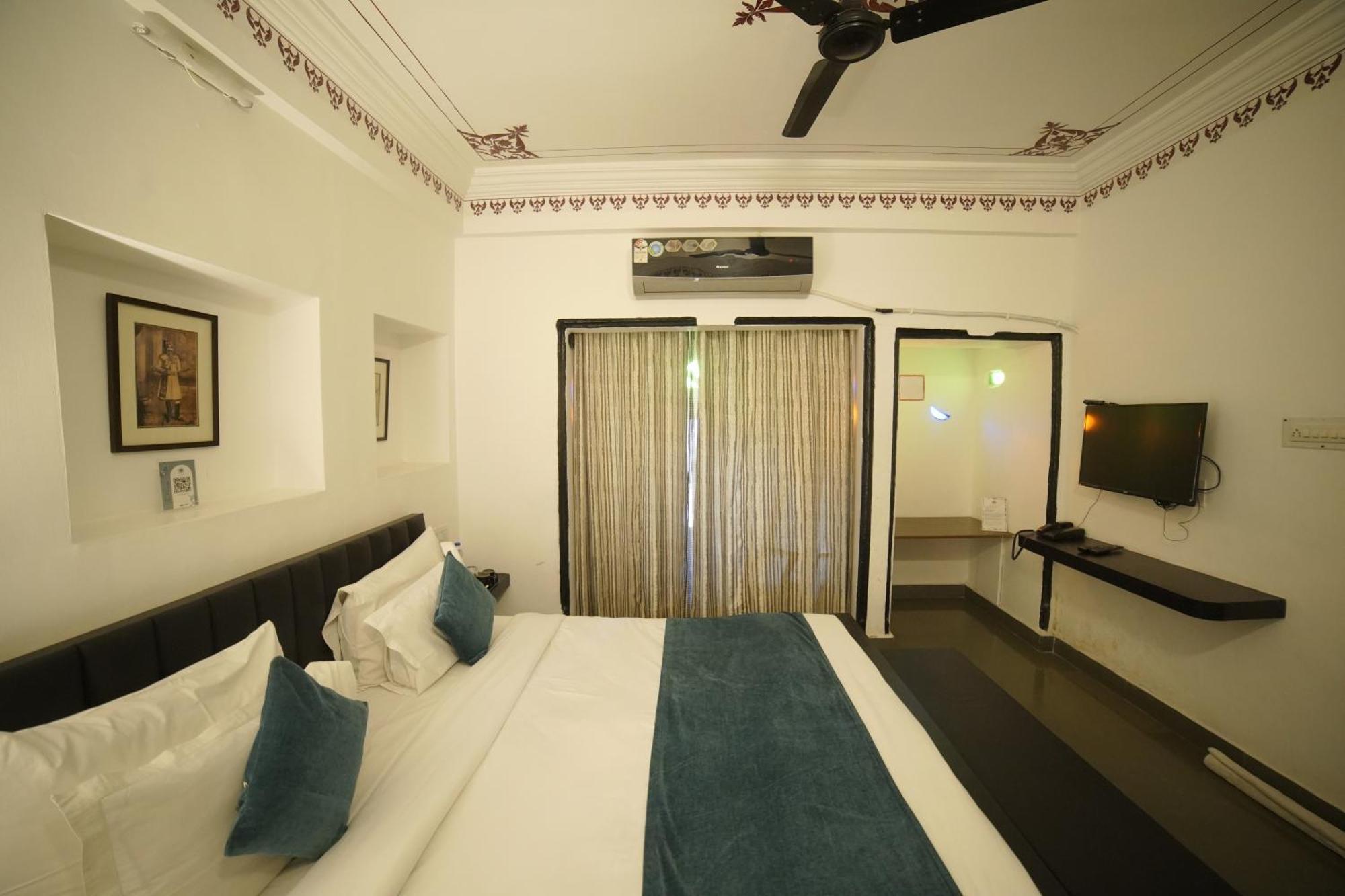 Hotel Udai Niwas By The Lake Udaipur Extérieur photo