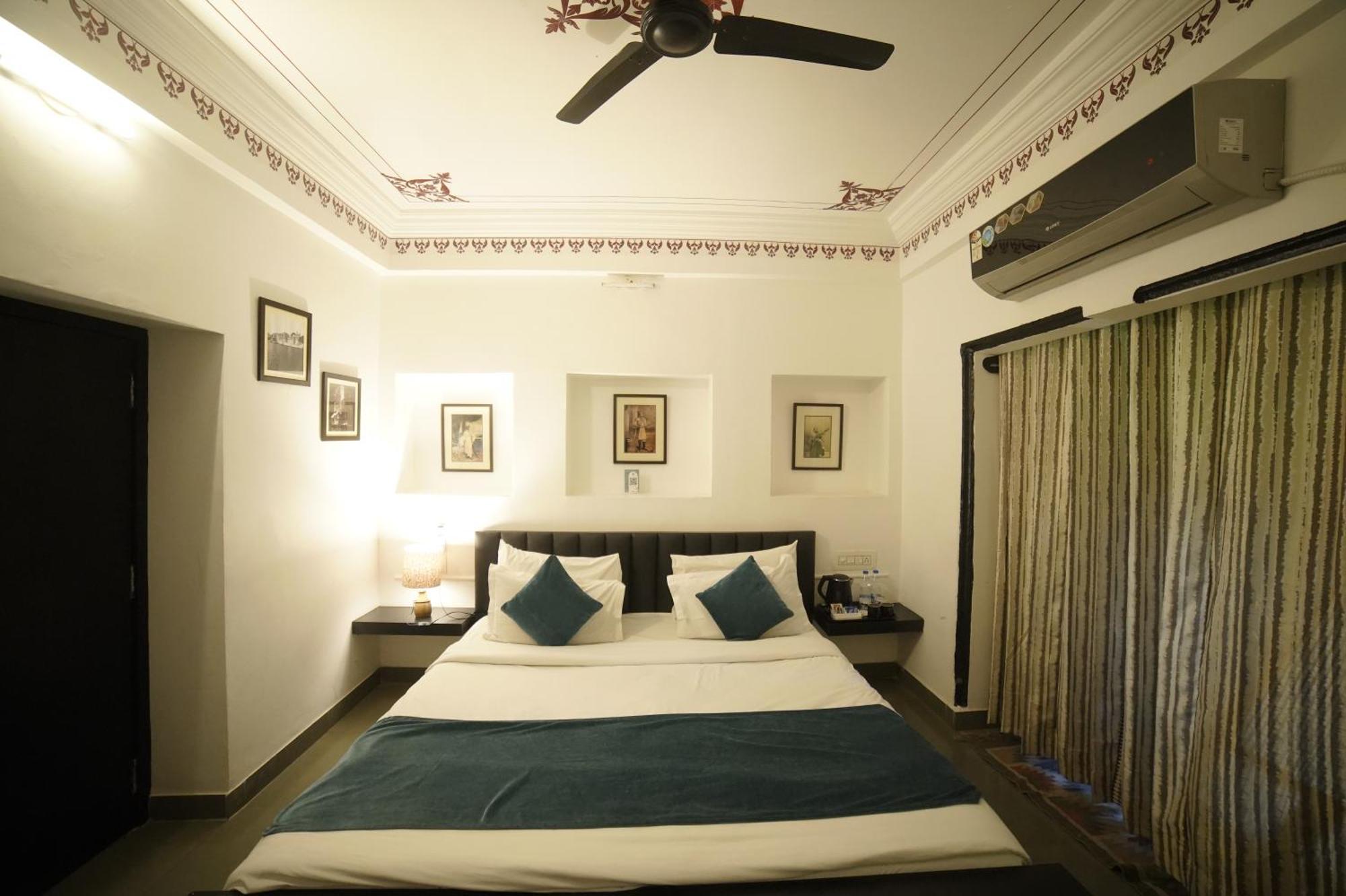 Hotel Udai Niwas By The Lake Udaipur Extérieur photo