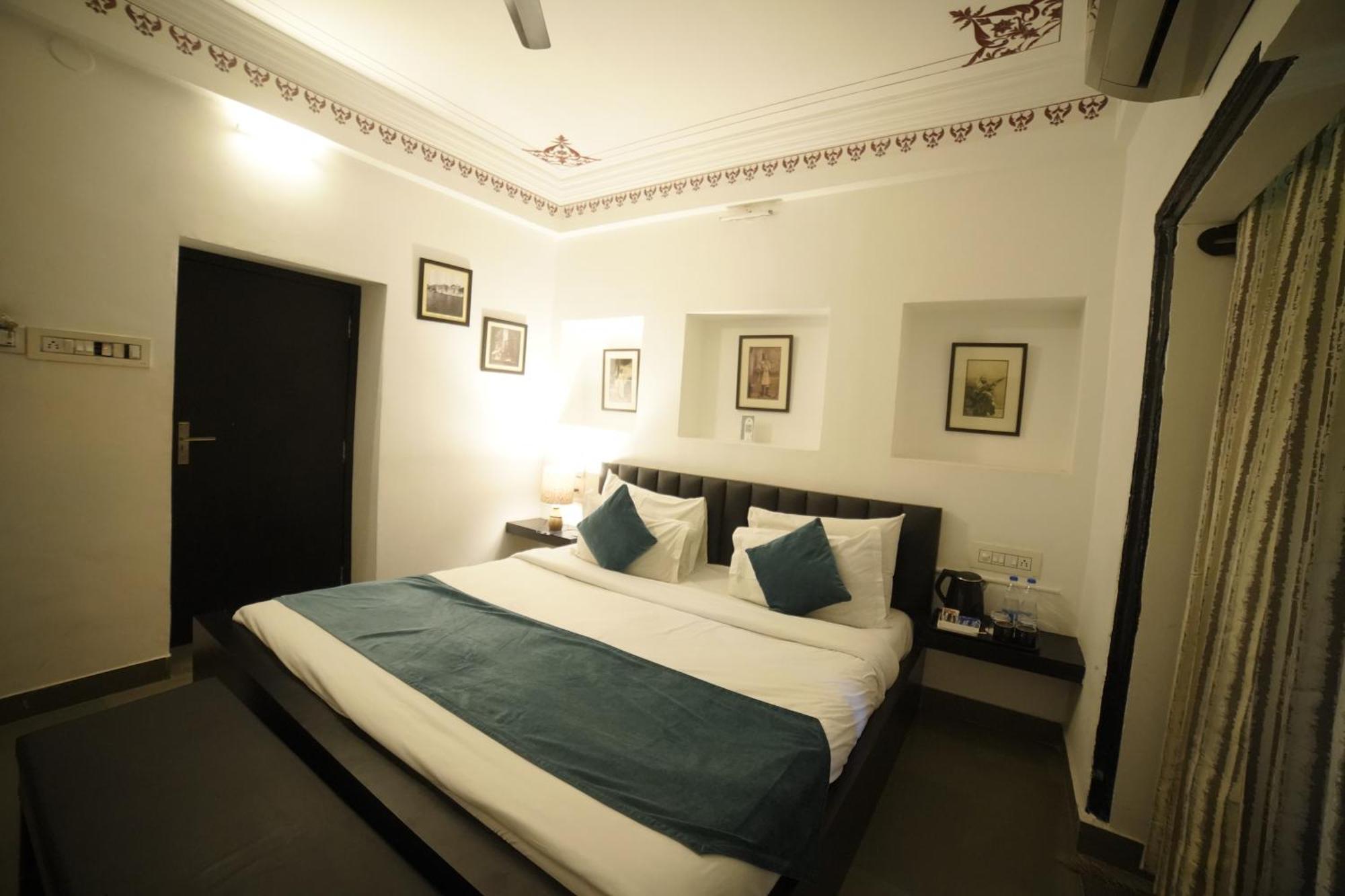 Hotel Udai Niwas By The Lake Udaipur Extérieur photo