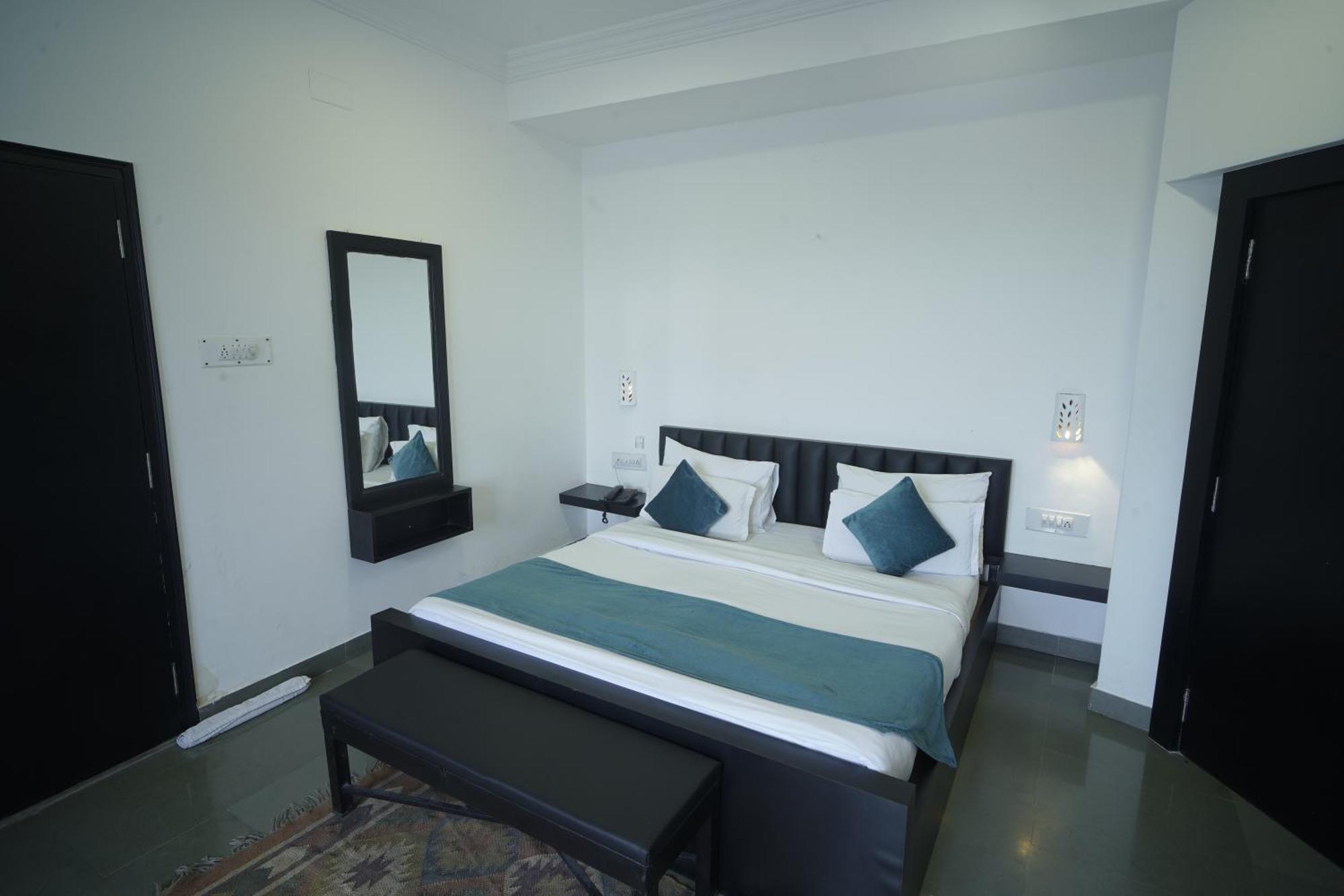 Hotel Udai Niwas By The Lake Udaipur Extérieur photo