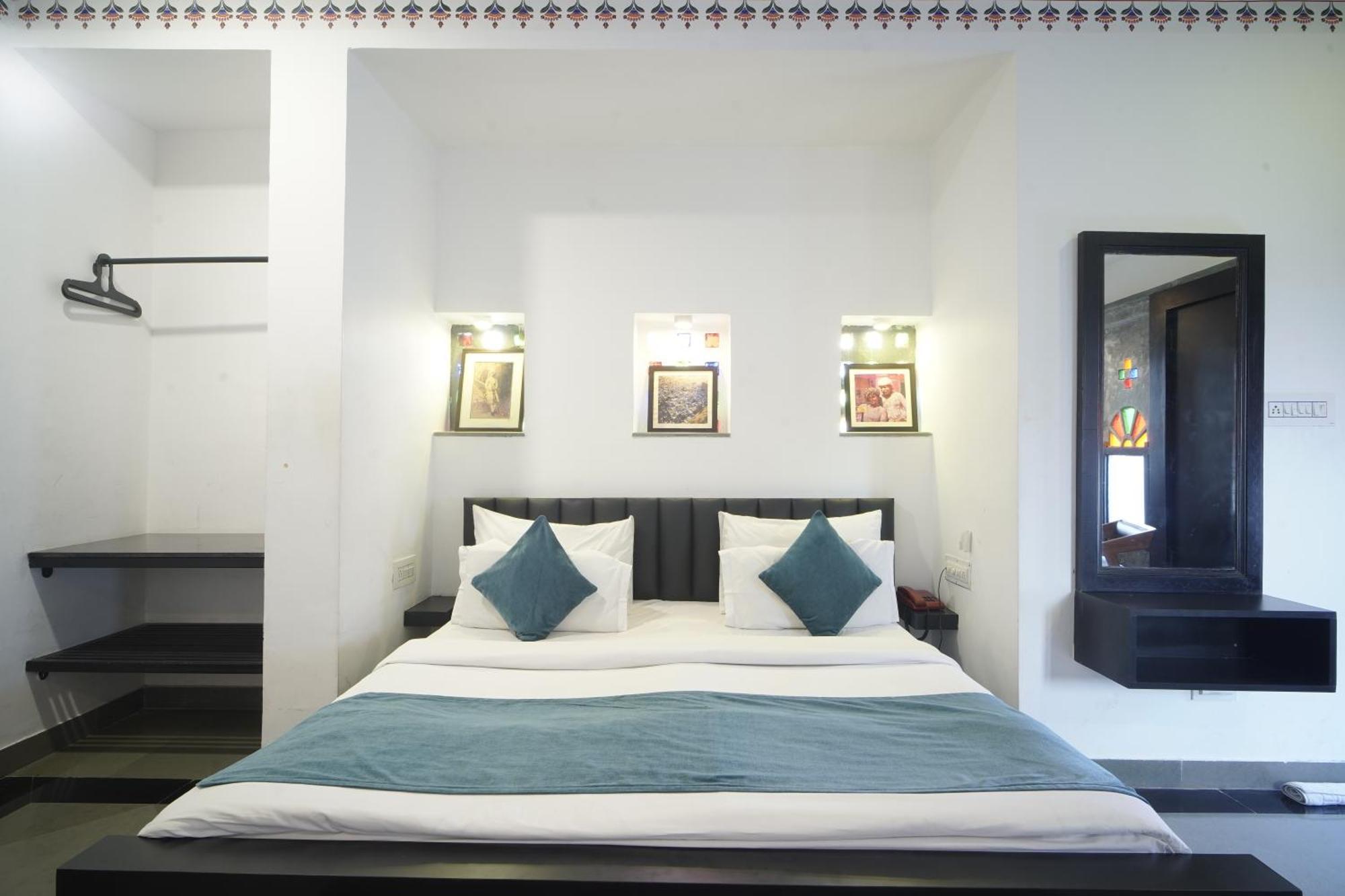 Hotel Udai Niwas By The Lake Udaipur Extérieur photo