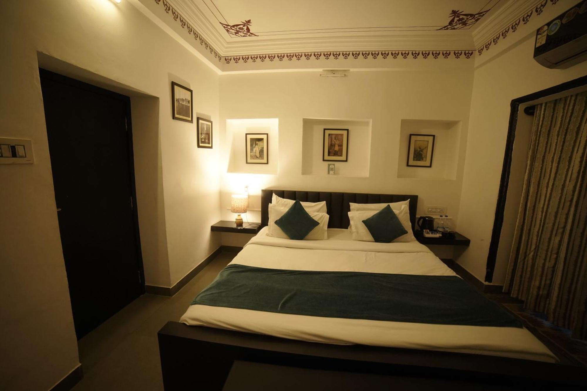 Hotel Udai Niwas By The Lake Udaipur Extérieur photo